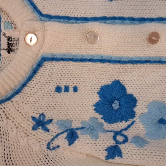 Diana Elegant White Cardigan with Blue Floral Accents - Picture 2 of 3